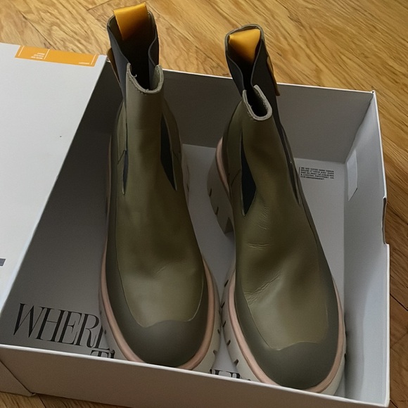 Gorgeous. BNIB Oncept silver moss boot size 7 - Picture 3 of 6